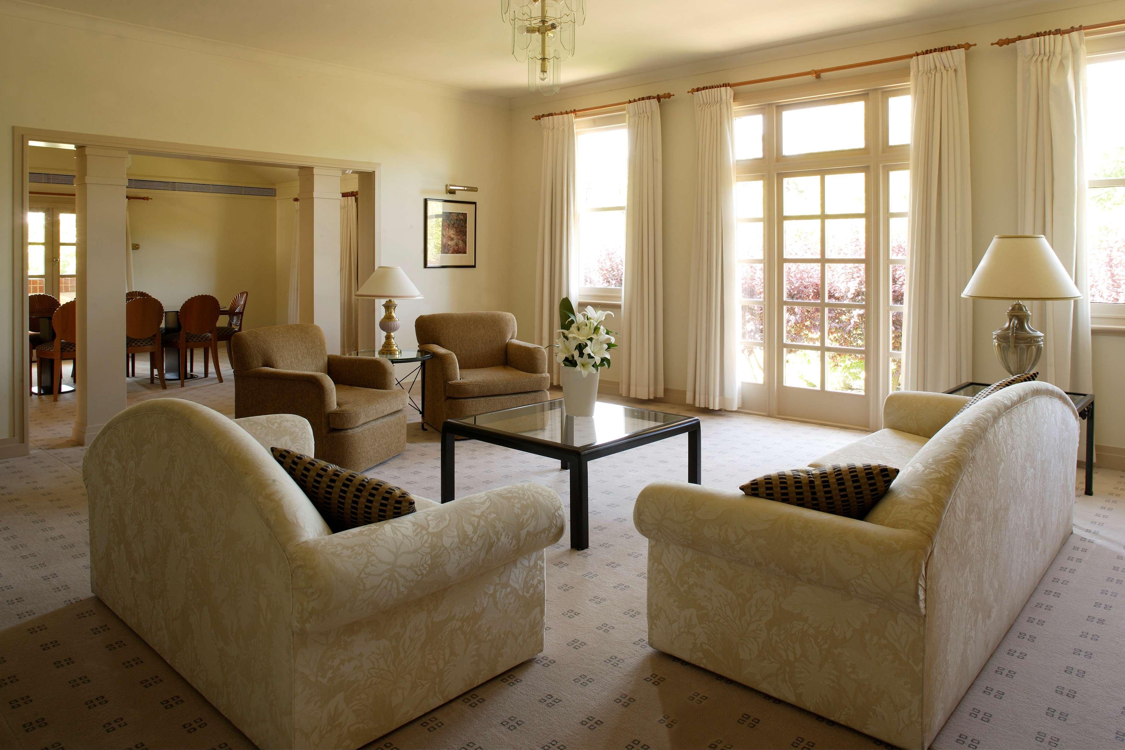 Hyatt Hotel Canberra - A Park Hyatt Hotel Interior photo A living room