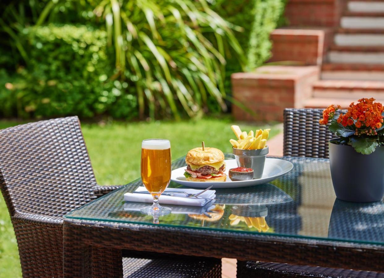 Hyatt Hotel Canberra - A Park Hyatt Hotel Exterior photo A typical patio set