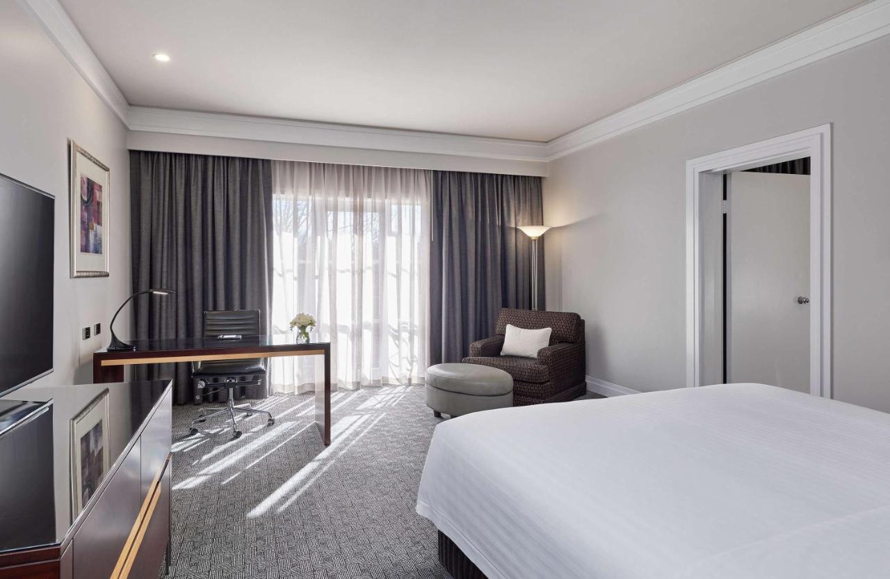 Hyatt Hotel Canberra - A Park Hyatt Hotel Exterior photo A room at the hotel