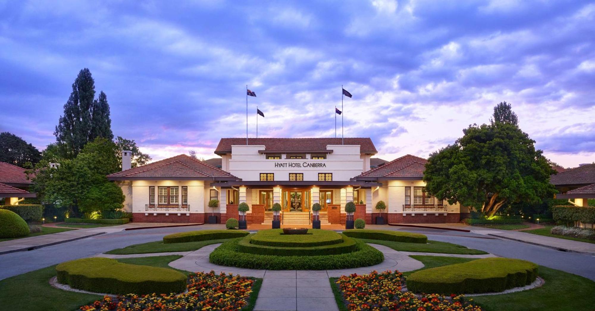 Hyatt Hotel Canberra - A Park Hyatt Hotel Exterior photo The clubhouse at the Adelaide Golf Club