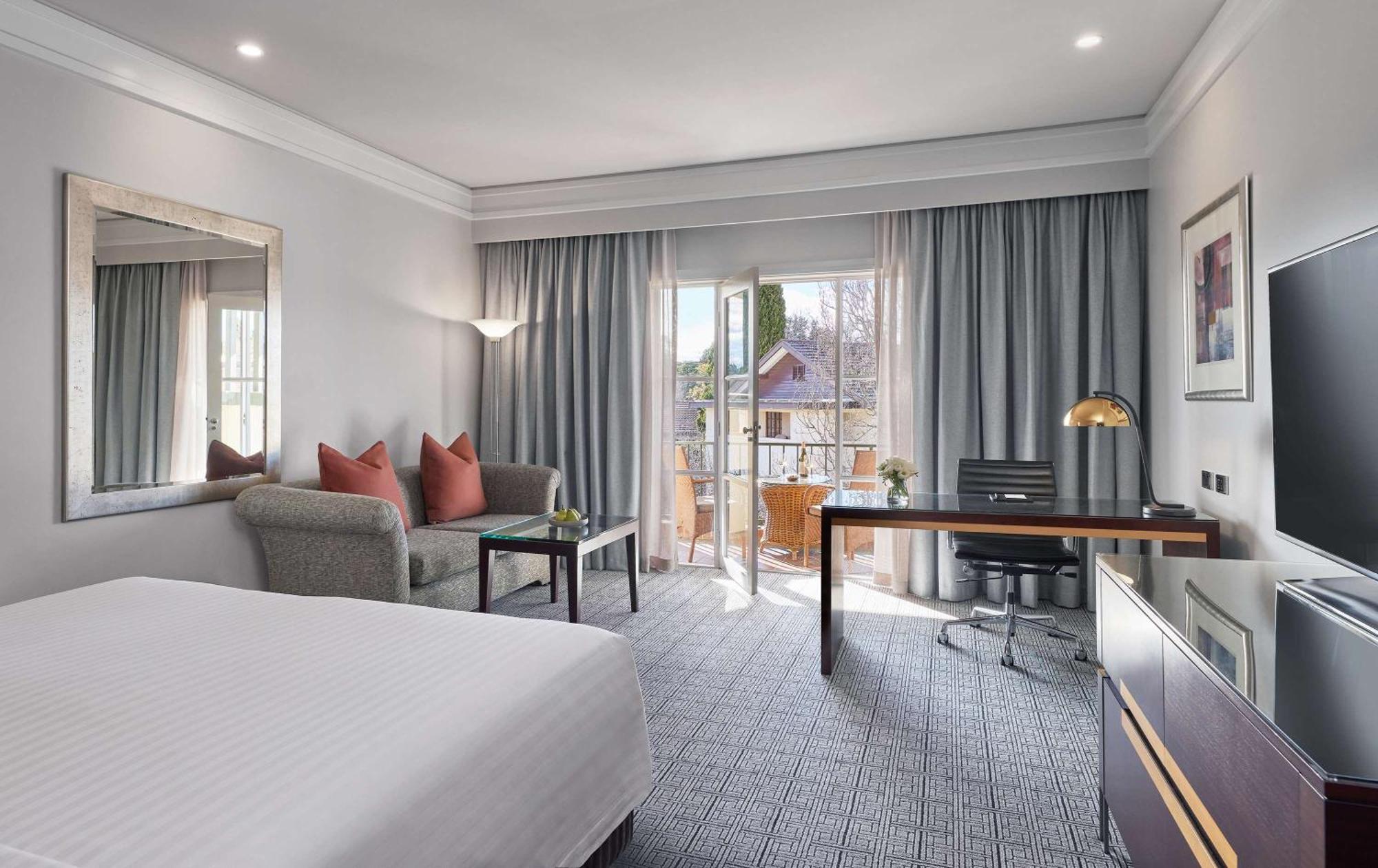 Hyatt Hotel Canberra - A Park Hyatt Hotel Exterior photo